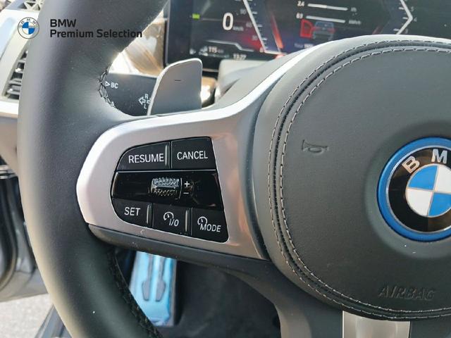 BMW X5 xDrive50e color Gris. Año 2025. 360KW(489CV). Híbrido Electro/Gasolina. En concesionario Mandel Motor Badajoz de Badajoz