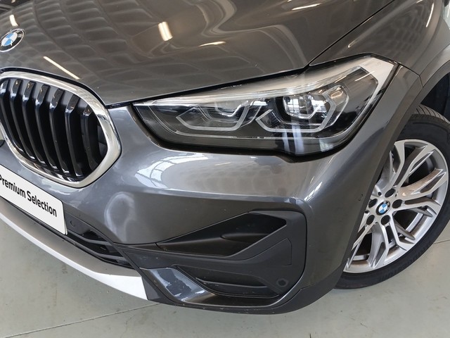 BMW X1 sDrive18i color Gris. Año 2021. 103KW(140CV). Gasolina. En concesionario Enekuri Motor de Vizcaya