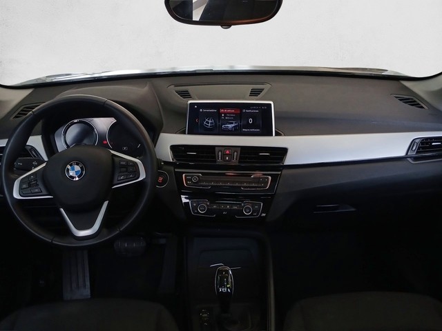 BMW X1 sDrive18i color Gris. Año 2021. 103KW(140CV). Gasolina. En concesionario Enekuri Motor de Vizcaya