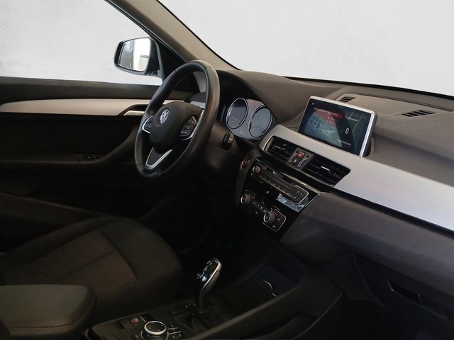 BMW X1 sDrive18i color Gris. Año 2021. 103KW(140CV). Gasolina. En concesionario Enekuri Motor de Vizcaya