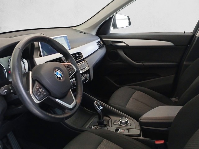 BMW X1 sDrive18i color Gris. Año 2021. 103KW(140CV). Gasolina. En concesionario Enekuri Motor de Vizcaya