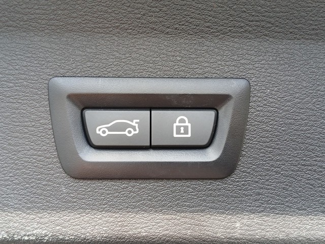 BMW X1 sDrive18i color Gris. Año 2021. 103KW(140CV). Gasolina. En concesionario Enekuri Motor de Vizcaya