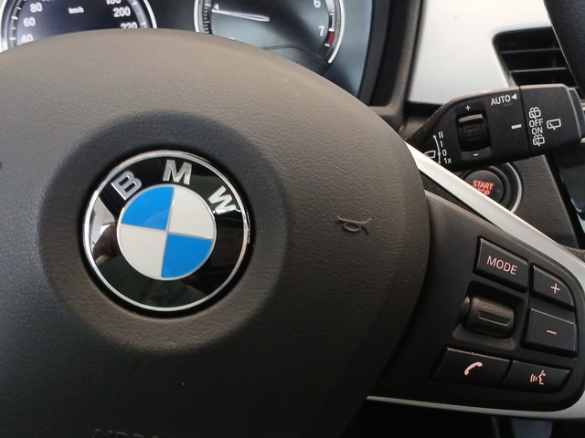 BMW X1 sDrive18i color Gris. Año 2021. 103KW(140CV). Gasolina. En concesionario Enekuri Motor de Vizcaya