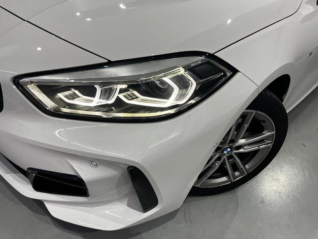 BMW Serie 1 118d color Blanco. Año 2023. 110KW(150CV). Diésel. En concesionario Unicars Ponent de Lleida