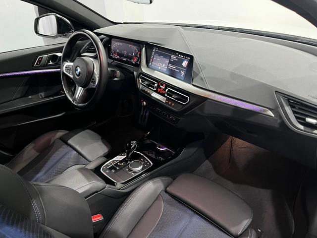 BMW Serie 1 118d color Blanco. Año 2023. 110KW(150CV). Diésel. En concesionario Unicars Ponent de Lleida