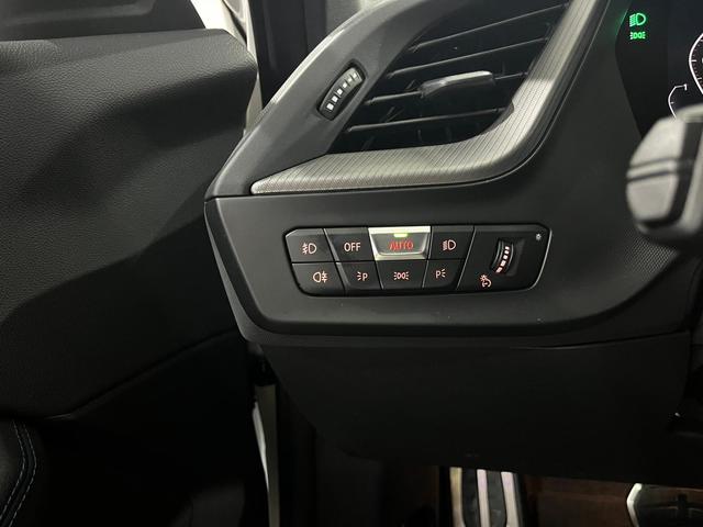 BMW Serie 1 118d color Blanco. Año 2023. 110KW(150CV). Diésel. En concesionario Unicars Ponent de Lleida