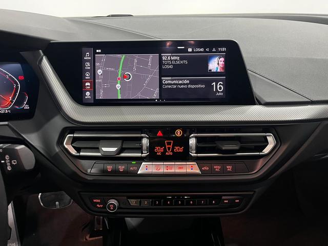 BMW Serie 1 118d color Blanco. Año 2023. 110KW(150CV). Diésel. En concesionario Unicars Ponent de Lleida