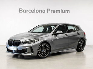 Fotos de BMW Serie 1 118i color Gris. Año 2024. 103KW(140CV). Gasolina. En concesionario Barcelona Premium -- GRAN VIA de Barcelona