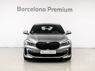 Fotos de BMW Serie 1 118i color Gris. Año 2024. 103KW(140CV). Gasolina. En concesionario Barcelona Premium -- GRAN VIA de Barcelona