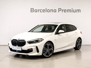 Fotos de BMW Serie 1 118i color Blanco. Año 2024. 103KW(140CV). Gasolina. En concesionario Barcelona Premium -- GRAN VIA de Barcelona