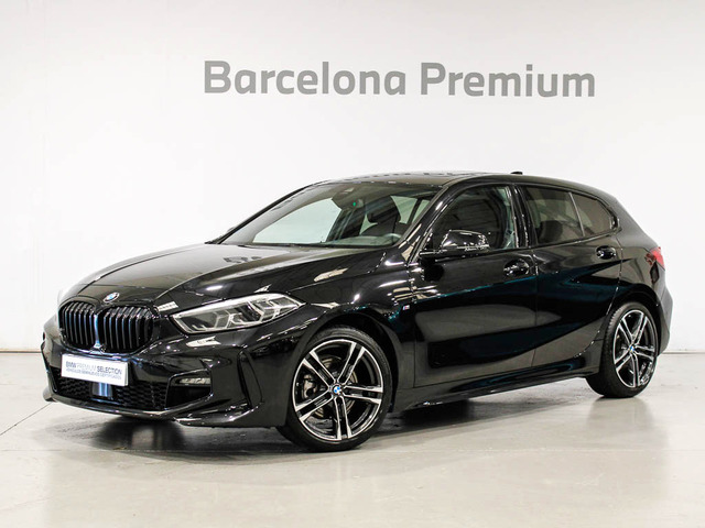 BMW Serie 1 118i color Negro. Año 2024. 103KW(140CV). Gasolina. En concesionario Barcelona Premium -- GRAN VIA de Barcelona