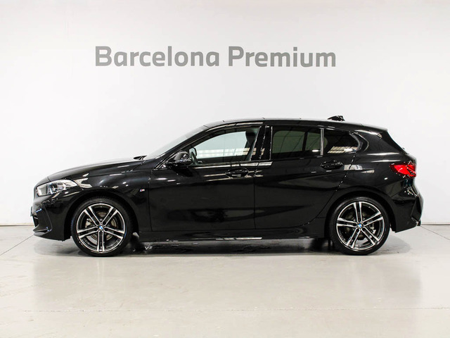 BMW Serie 1 118i color Negro. Año 2024. 103KW(140CV). Gasolina. En concesionario Barcelona Premium -- GRAN VIA de Barcelona