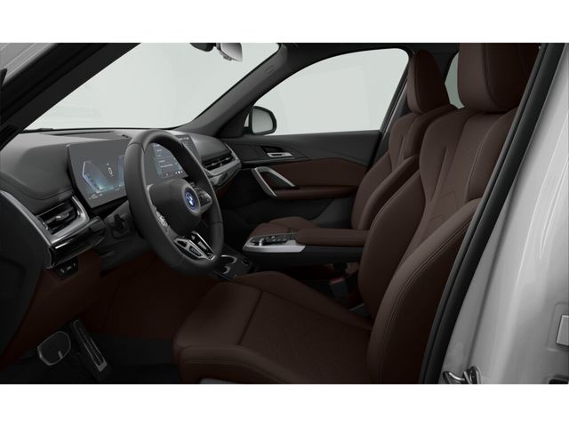 BMW X1 xDrive30e color Blanco. Año 2024. 240KW(326CV). Híbrido Electro/Gasolina. En concesionario Movilnorte El Plantio de Madrid