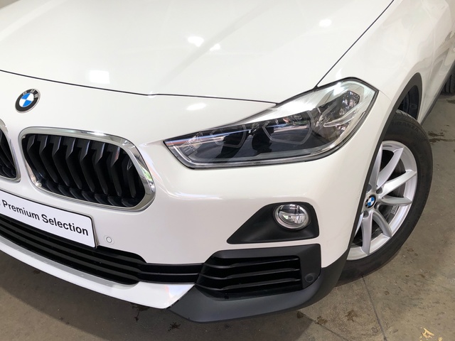 BMW X2 sDrive18i color Blanco. Año 2019. 103KW(140CV). Gasolina. En concesionario Movilnorte El Carralero de Madrid