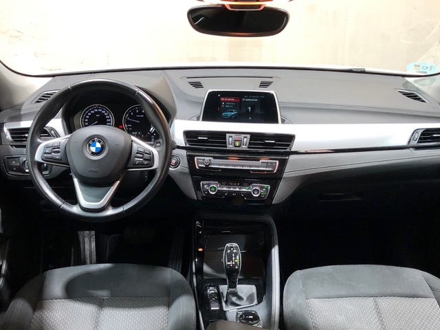 BMW X2 sDrive18i color Blanco. Año 2019. 103KW(140CV). Gasolina. En concesionario Movilnorte El Carralero de Madrid