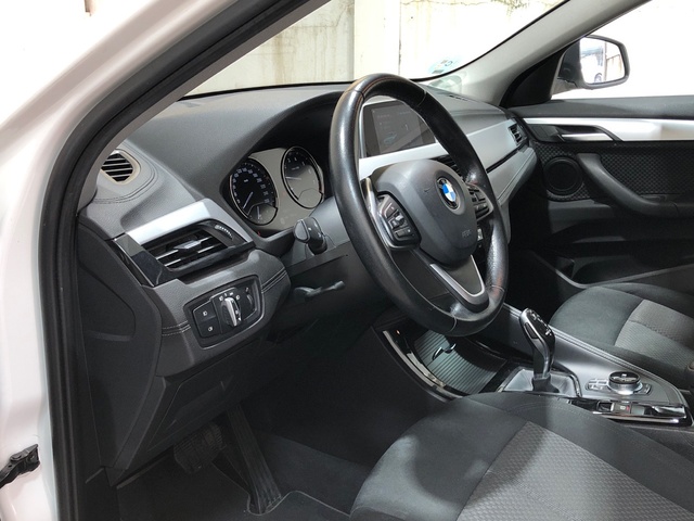 BMW X2 sDrive18i color Blanco. Año 2019. 103KW(140CV). Gasolina. En concesionario Movilnorte El Carralero de Madrid