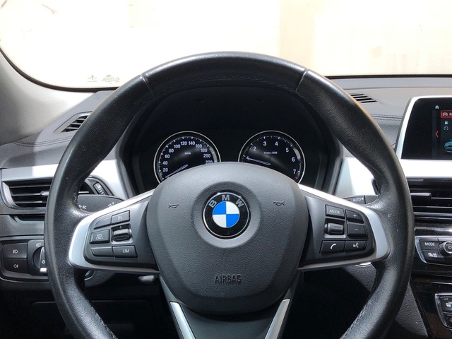 BMW X2 sDrive18i color Blanco. Año 2019. 103KW(140CV). Gasolina. En concesionario Movilnorte El Carralero de Madrid