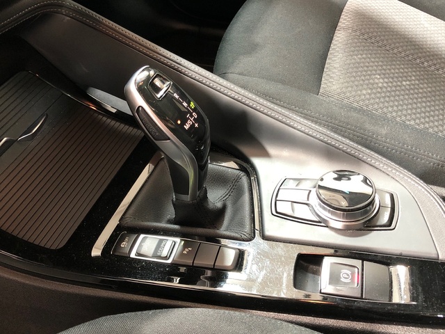 BMW X2 sDrive18i color Blanco. Año 2019. 103KW(140CV). Gasolina. En concesionario Movilnorte El Carralero de Madrid