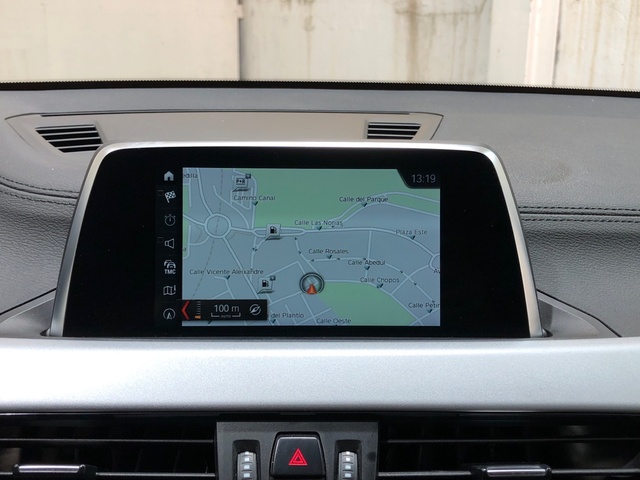 BMW X2 sDrive18i color Blanco. Año 2019. 103KW(140CV). Gasolina. En concesionario Movilnorte El Carralero de Madrid