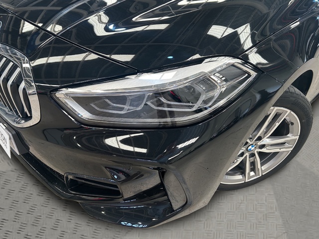 BMW Serie 1 118i color Negro. Año 2021. 103KW(140CV). Gasolina. En concesionario GANDIA Automoviles Fersan, S.A. de Valencia