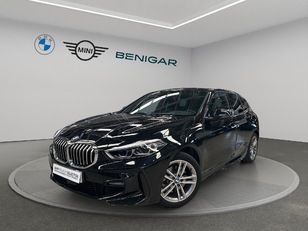 Fotos de BMW Serie 1 118i color Negro. Año 2021. 103KW(140CV). Gasolina. En concesionario GANDIA Automoviles Fersan, S.A. de Valencia