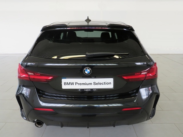 BMW Serie 1 118i color Negro. Año 2024. 103KW(140CV). Gasolina. En concesionario Lugauto S.A. de Lugo