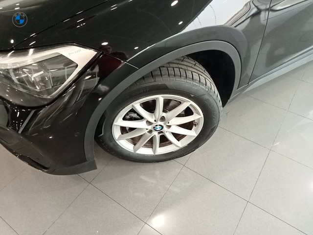 BMW X1 sDrive18d color Negro. Año 2019. 110KW(150CV). Diésel. En concesionario Mandel Motor Badajoz de Badajoz