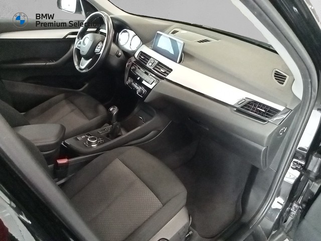 BMW X1 sDrive18d color Negro. Año 2019. 110KW(150CV). Diésel. En concesionario Mandel Motor Badajoz de Badajoz