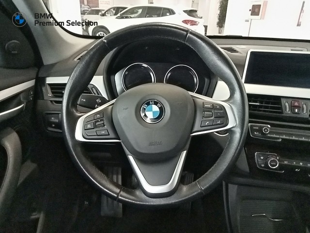 BMW X1 sDrive18d color Negro. Año 2019. 110KW(150CV). Diésel. En concesionario Mandel Motor Badajoz de Badajoz