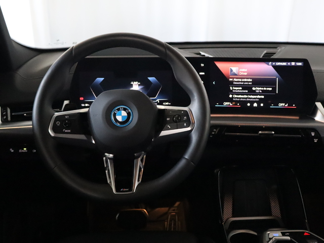 BMW iX2 eDrive20 color Blanco. Año 2024. 150KW(204CV). Eléctrico. En concesionario Pruna Motor, S.L de Barcelona