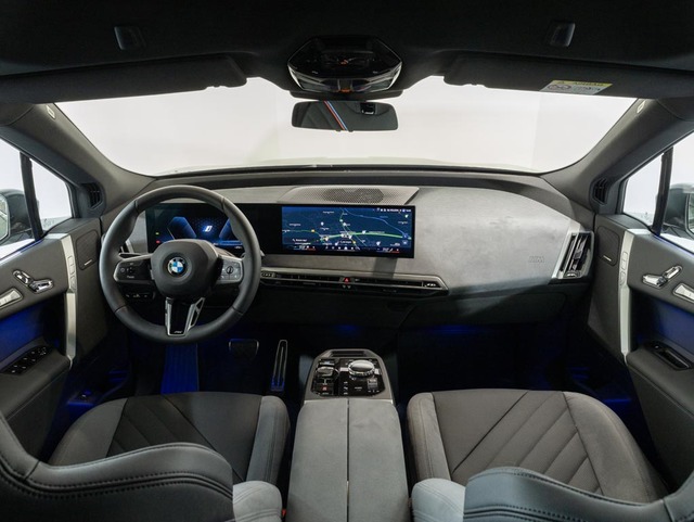 BMW iX xDrive45 color Gris. Año 2025. 300KW(408CV). Eléctrico. En concesionario Oliva Motor Girona de Girona