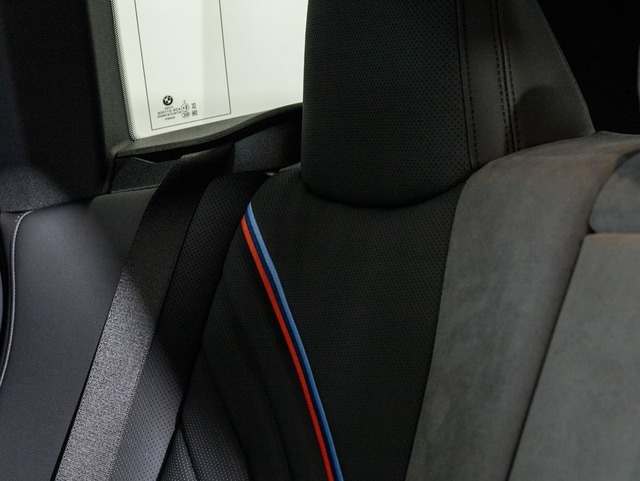 BMW iX xDrive45 color Gris. Año 2025. 300KW(408CV). Eléctrico. En concesionario Oliva Motor Girona de Girona
