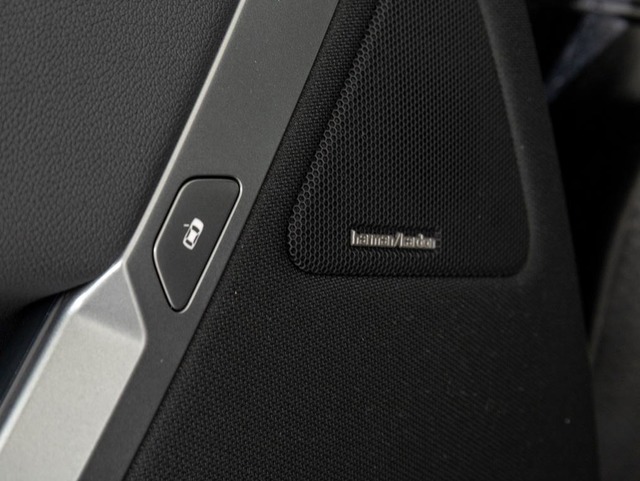 BMW iX xDrive45 color Gris. Año 2025. 300KW(408CV). Eléctrico. En concesionario Oliva Motor Girona de Girona