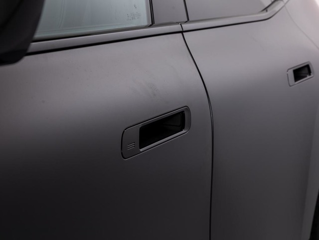 BMW iX xDrive45 color Gris. Año 2025. 300KW(408CV). Eléctrico. En concesionario Oliva Motor Girona de Girona