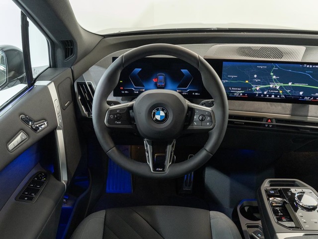 BMW iX xDrive45 color Gris. Año 2025. 300KW(408CV). Eléctrico. En concesionario Oliva Motor Girona de Girona
