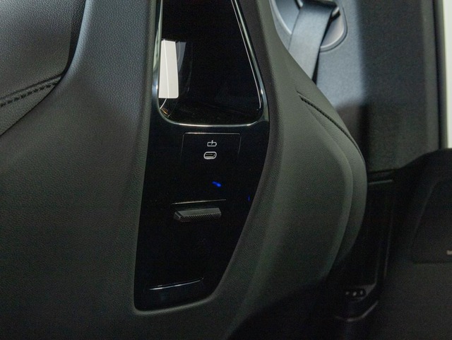 BMW iX xDrive45 color Gris. Año 2025. 300KW(408CV). Eléctrico. En concesionario Oliva Motor Girona de Girona