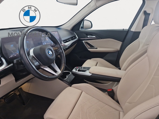 BMW X1 xDrive25e color Gris Plata. Año 2022. 180KW(245CV). Híbrido Electro/Gasolina. En concesionario Movitransa Cars Huelva de Huelva