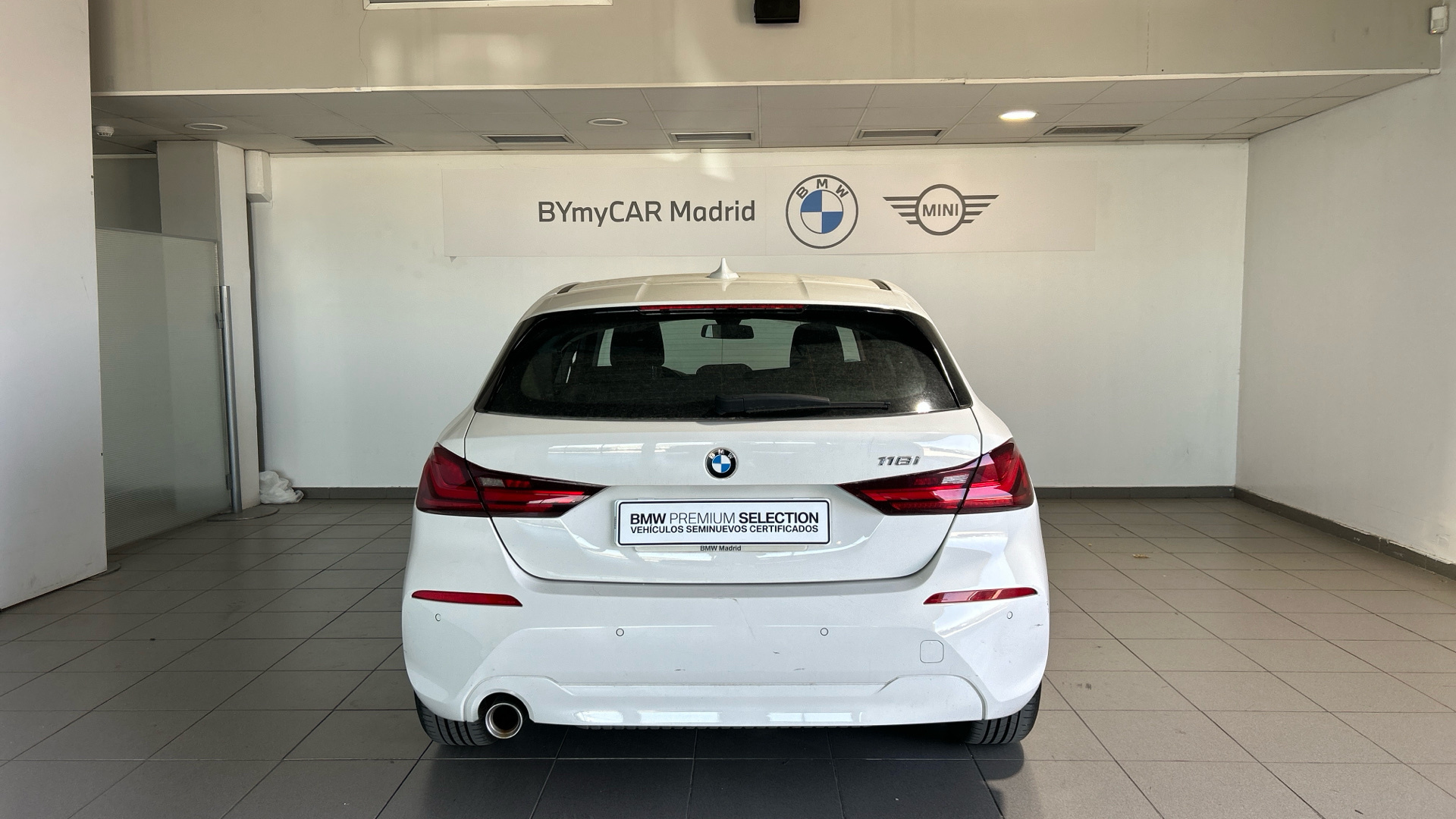 BMW Serie 1 118i color Blanco. Año 2022. 103KW(140CV). Gasolina. En concesionario BYmyCAR Madrid - Alcalá de Madrid