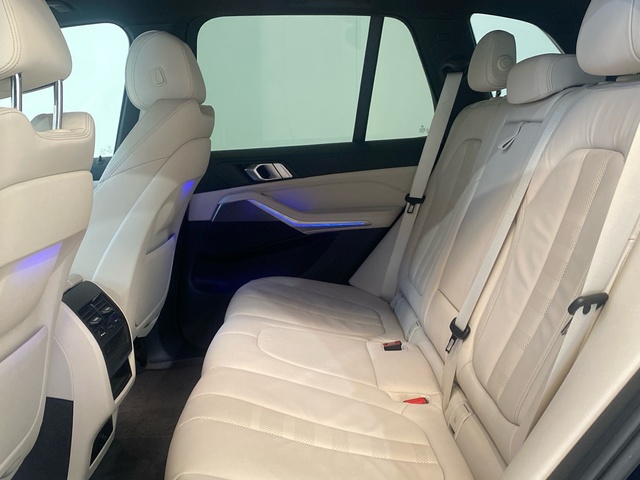 BMW X5 xDrive30d color Negro. Año 2019. 195KW(265CV). Diésel. En concesionario Burgocar (Bmw y Mini) de Burgos