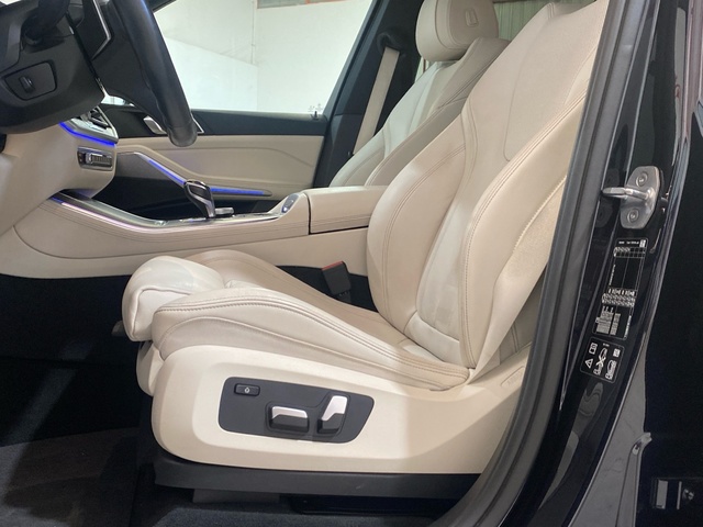 BMW X5 xDrive30d color Negro. Año 2019. 195KW(265CV). Diésel. En concesionario Burgocar (Bmw y Mini) de Burgos