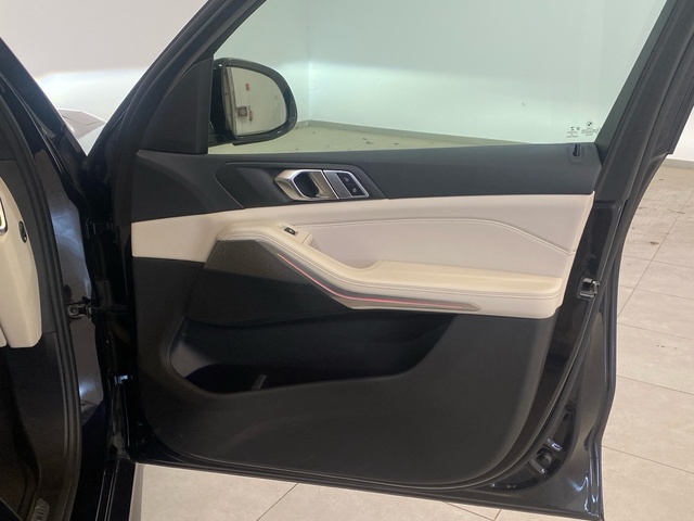 BMW X5 xDrive30d color Negro. Año 2019. 195KW(265CV). Diésel. En concesionario Burgocar (Bmw y Mini) de Burgos