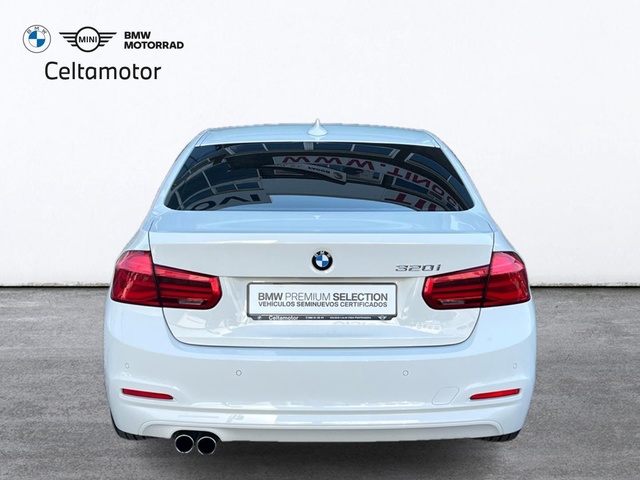 BMW Serie 3 320i color Blanco. Año 2018. 135KW(184CV). Gasolina. En concesionario Celtamotor Vigo de Pontevedra