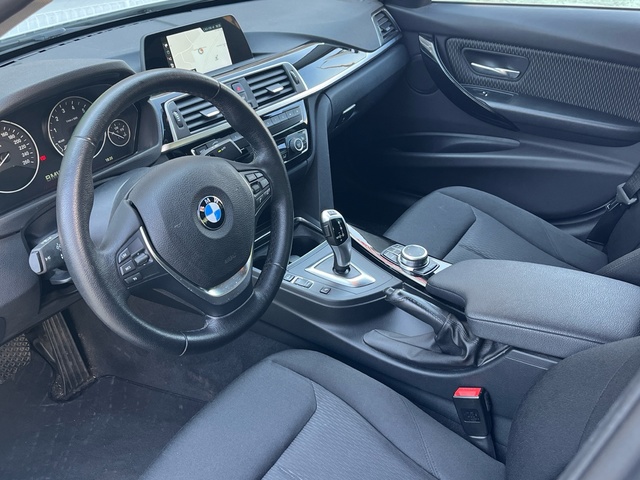 BMW Serie 3 320i color Blanco. Año 2018. 135KW(184CV). Gasolina. En concesionario Celtamotor Vigo de Pontevedra