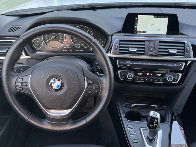 BMW Serie 3 320i color Blanco. Año 2018. 135KW(184CV). Gasolina. En concesionario Celtamotor Vigo de Pontevedra