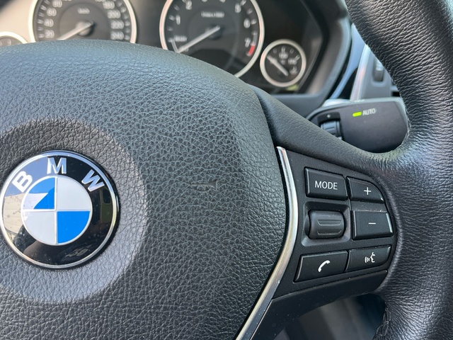 BMW Serie 3 320i color Blanco. Año 2018. 135KW(184CV). Gasolina. En concesionario Celtamotor Vigo de Pontevedra