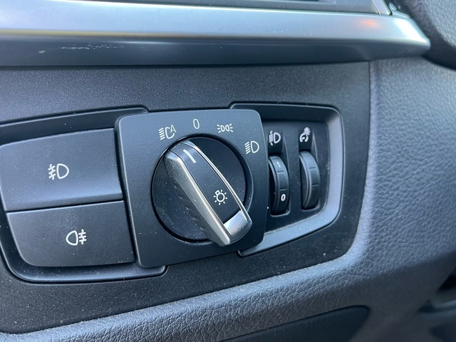 BMW Serie 3 320i color Blanco. Año 2018. 135KW(184CV). Gasolina. En concesionario Celtamotor Vigo de Pontevedra