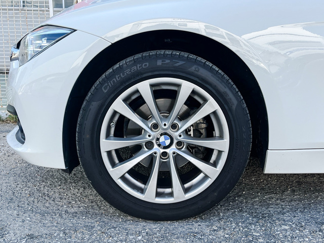 BMW Serie 3 320i color Blanco. Año 2018. 135KW(184CV). Gasolina. En concesionario Celtamotor Vigo de Pontevedra