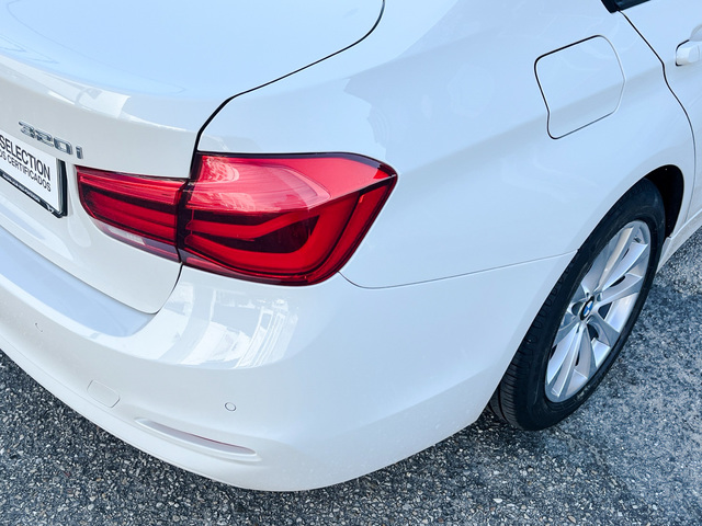 BMW Serie 3 320i color Blanco. Año 2018. 135KW(184CV). Gasolina. En concesionario Celtamotor Vigo de Pontevedra
