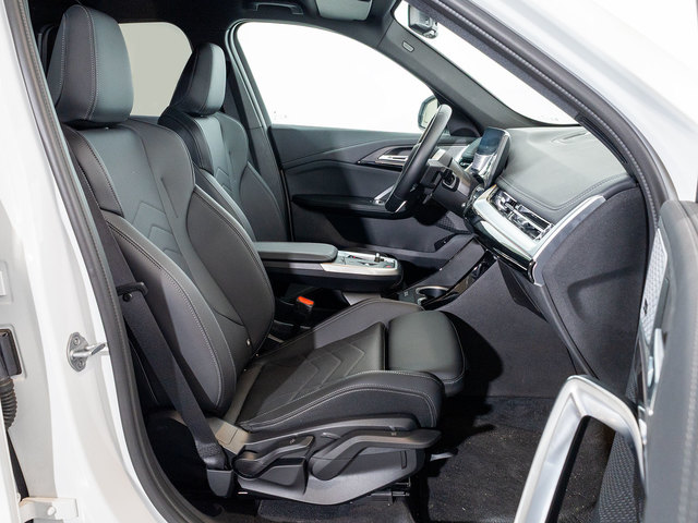 BMW iX1 xDrive30 color Blanco. Año 2025. 230KW(313CV). Eléctrico. En concesionario Oliva Motor Girona de Girona