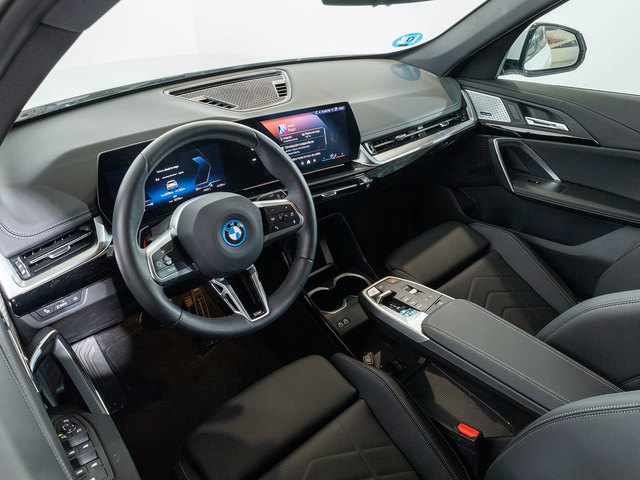 BMW iX1 xDrive30 color Blanco. Año 2025. 230KW(313CV). Eléctrico. En concesionario Oliva Motor Girona de Girona